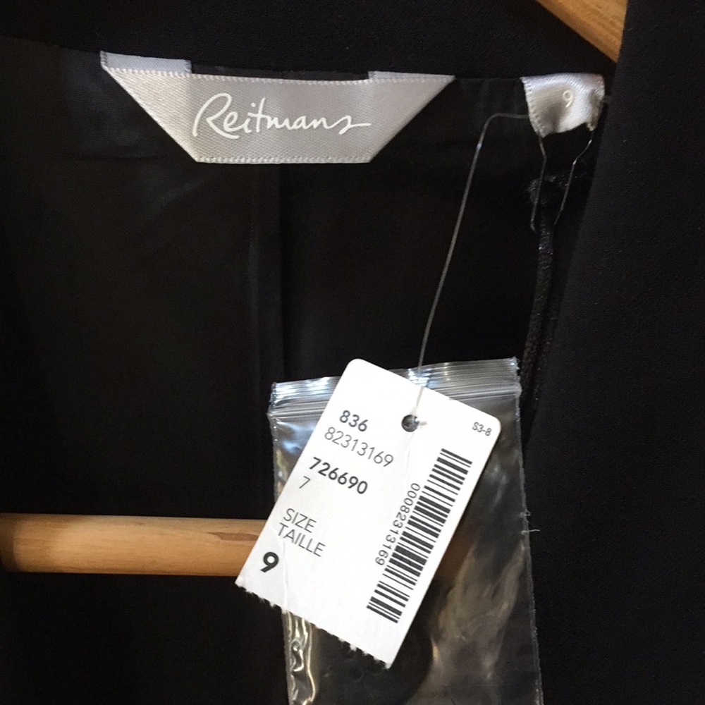 Sleeveless Structured Vest - Picture 7 of 7